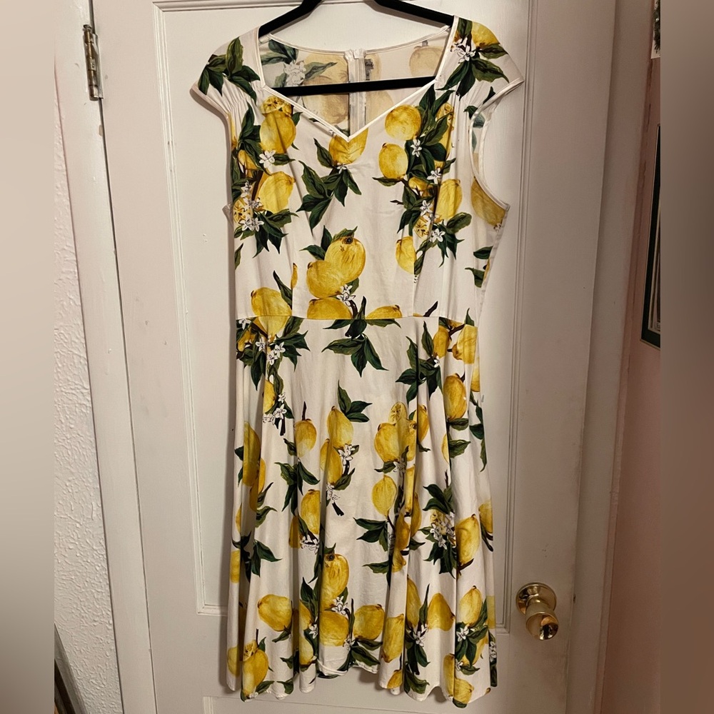 Cap sleeve lemon print dress 1950’s style